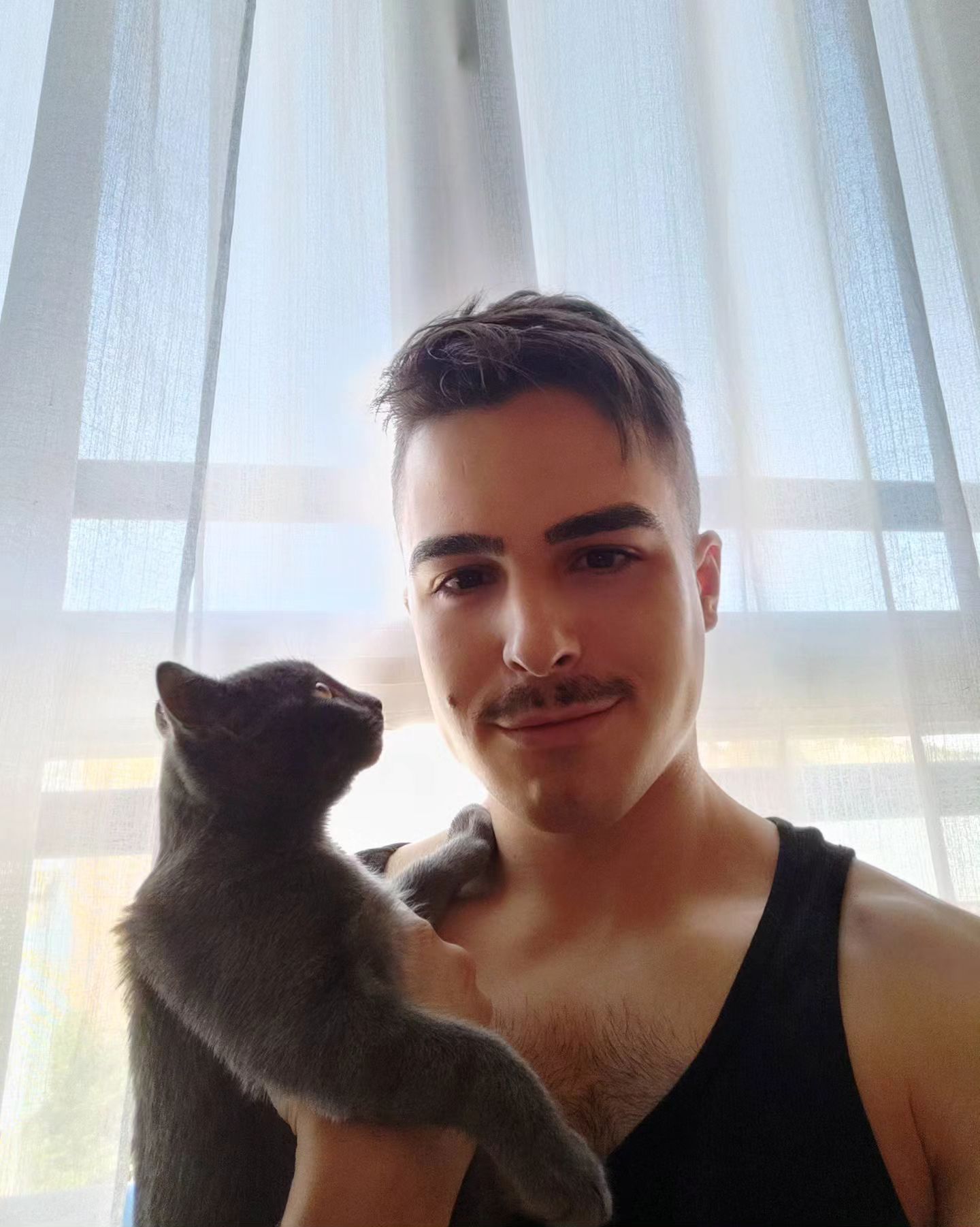 Ma baby 🐱🥰 • #CatPerson #Moustache #InstaCat #CatGram #TankTop #FitGuy